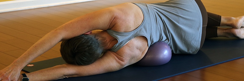 Yoga hip Yoga hip roll